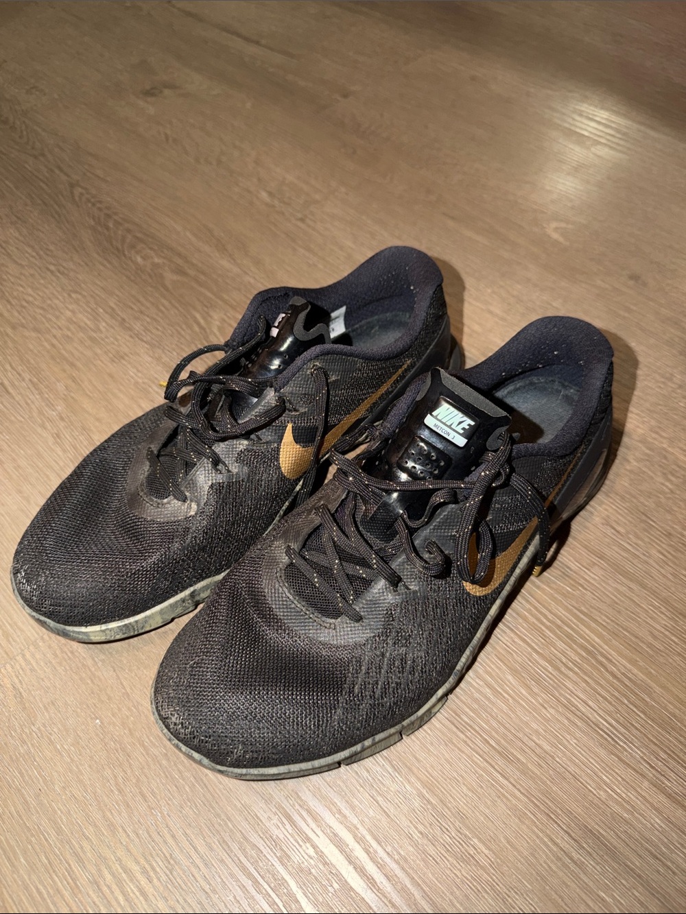 Nike Men’s Black Running Sneakers with Gold Swoosh